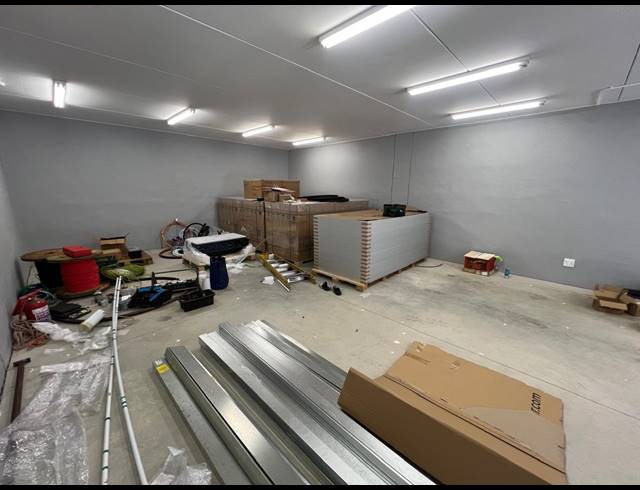 95M² WAREHOUSE TO LET IN FERNDALE
